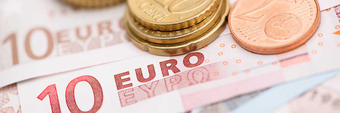 currency-newsEuro slips as gloomy ECB forecasts overshadow record rate hike